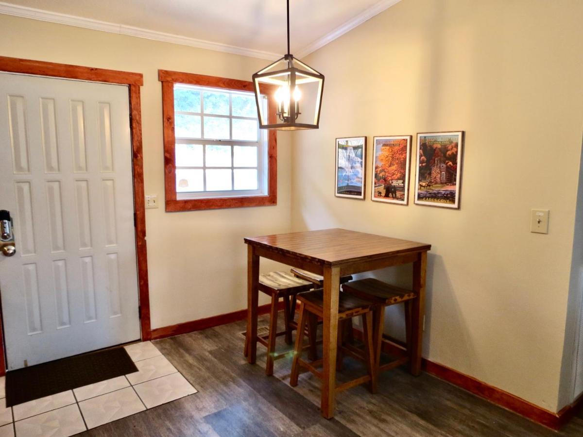 Million Dollar Views! 4 Bedroom, Sleeps 9, Close To National Park And 5 Mi To Gatlinburg! Exterior photo